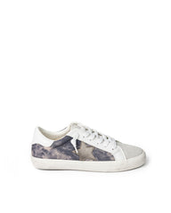 Walking On Clouds Sneaker