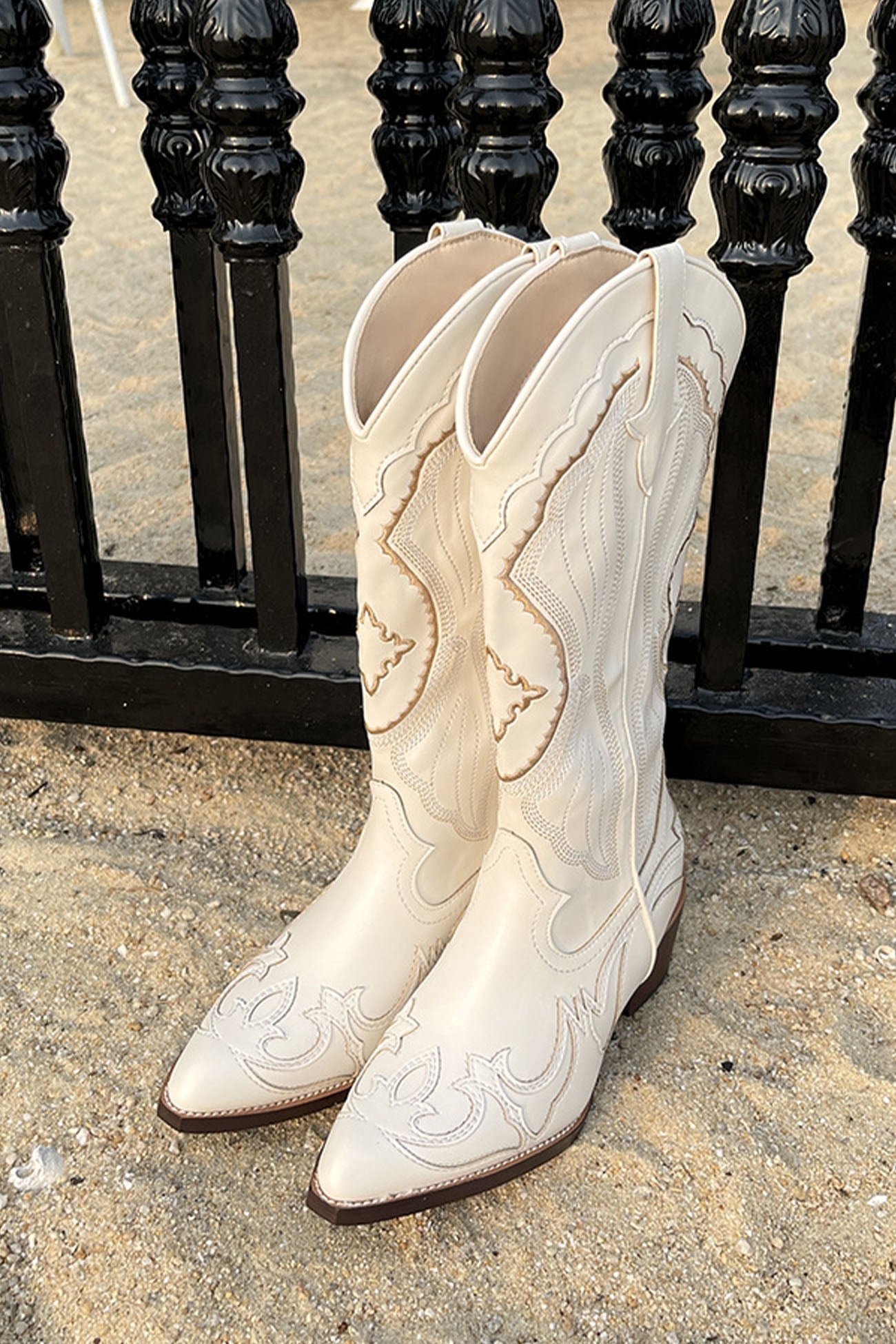 New Fashion Spring Outfit White Embroidery Pointed Western Cowboy Boots