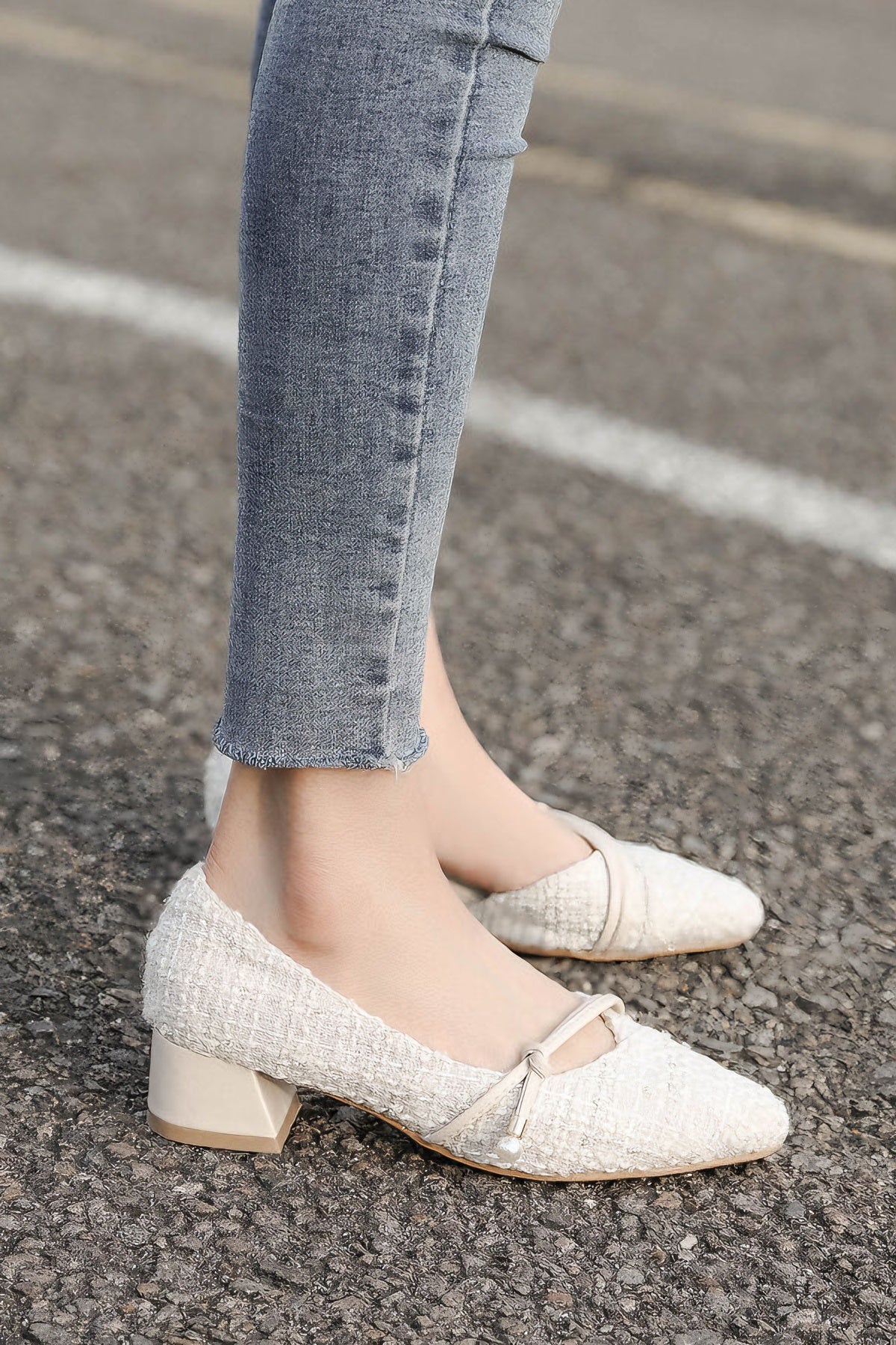 Thick heel versatile pointed toe pumps
