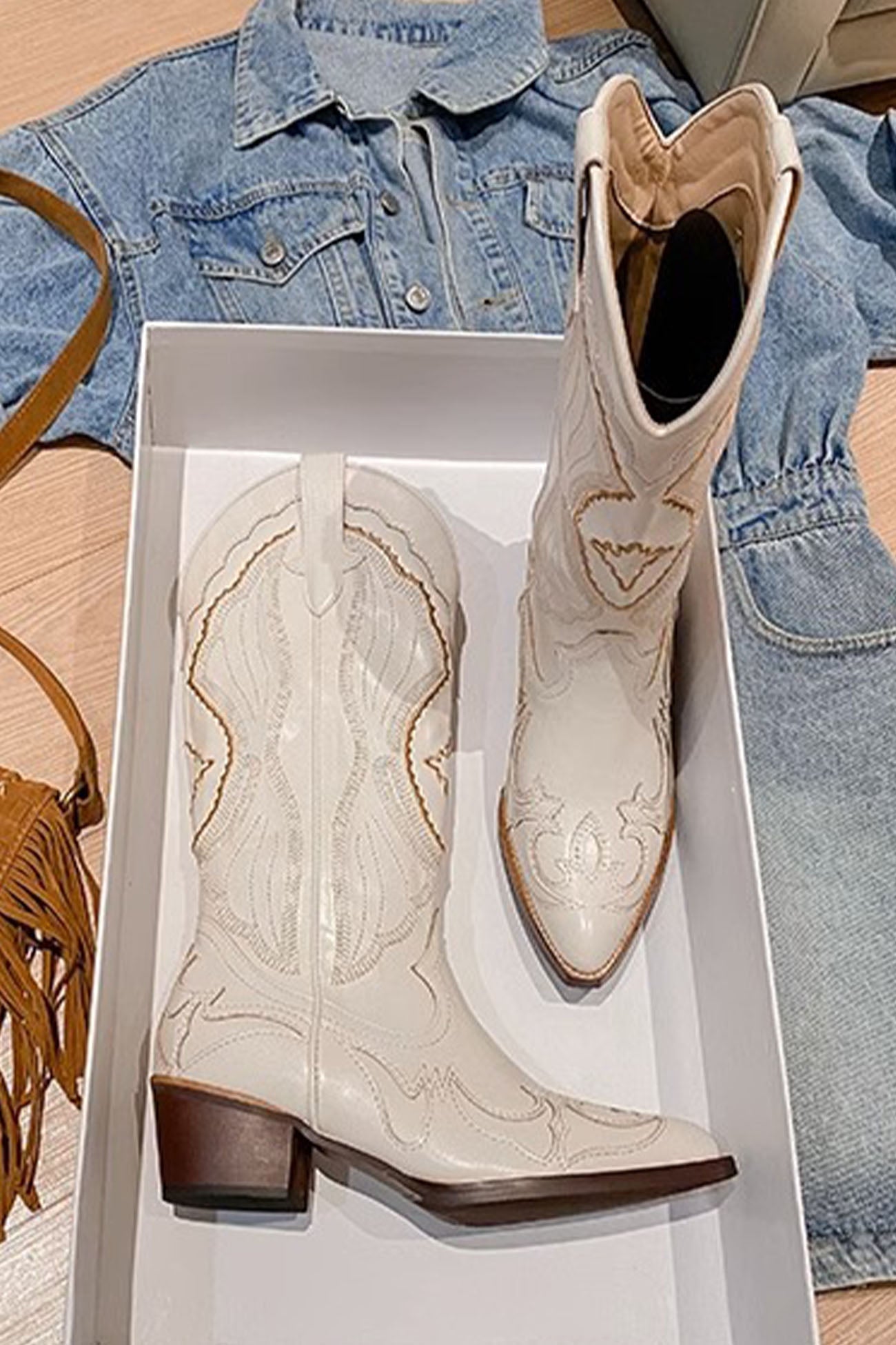 New Fashion Spring Outfit White Embroidery Pointed Western Cowboy Boots