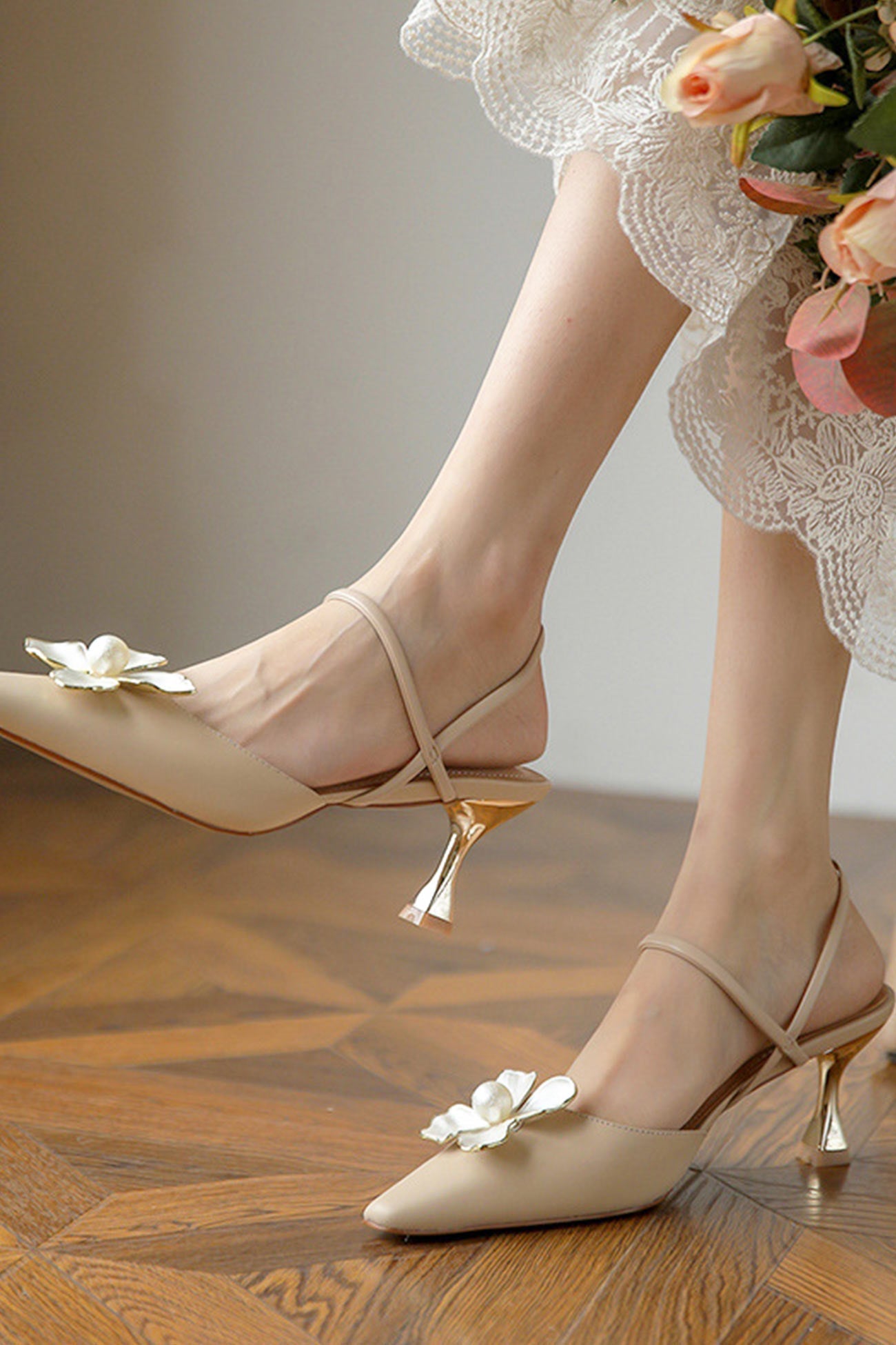 New Fashion Spring Outfit Pearl Flower Pointed-Toe Pumps