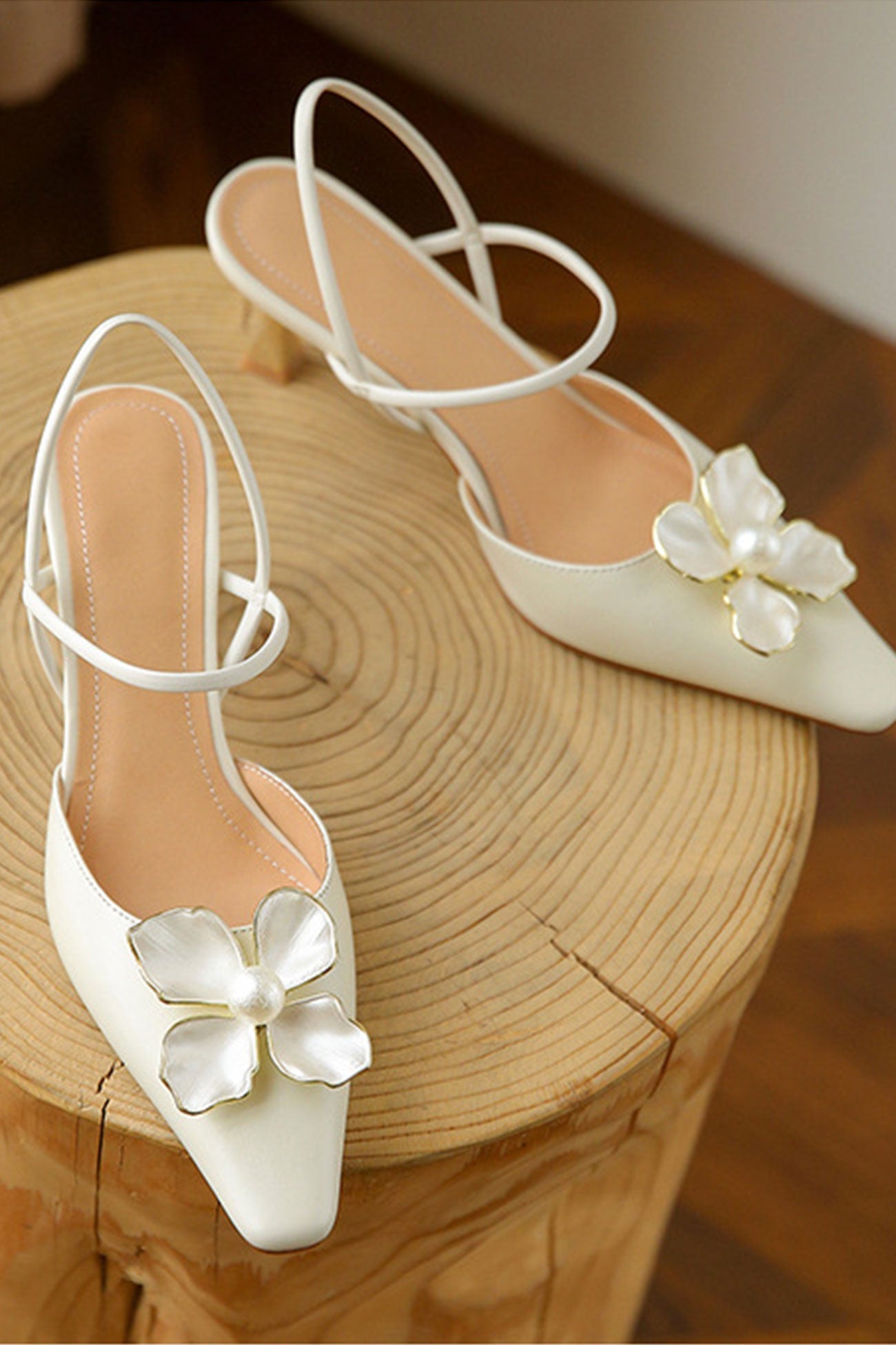 New Fashion Spring Outfit Pearl Flower Pointed-Toe Pumps