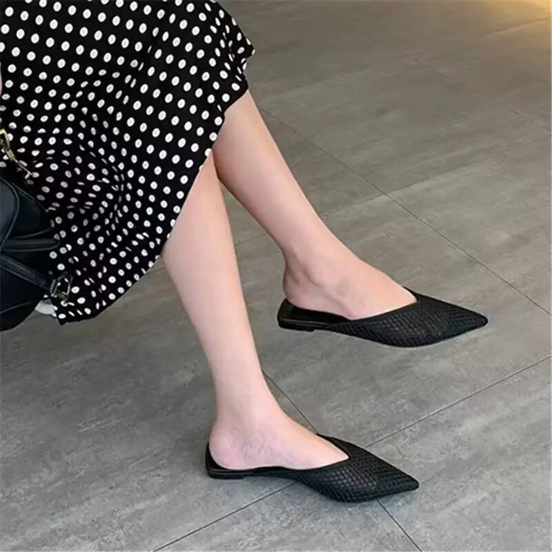 2024 New Women's Pointed Toe Flat Soft Shoes Flip Flop Women's Sandals Mesh Closed Toe Ladies Slippers Simple Outdoor Slippers