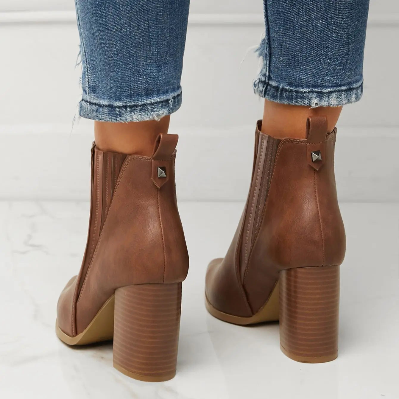 Autumn and Winter Women's Pointed Thick Heels Outdoor Artificial Leather Chelsea Boots