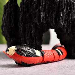 SnakeToyâ„?- Intelligent toy for cats