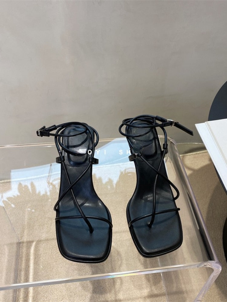 Cross Toe Hollow Out Shoes Office Lady Retro Thin Heels Sandals Casual Summer Beach Fashion Vintage Black Shoes Woman Korea