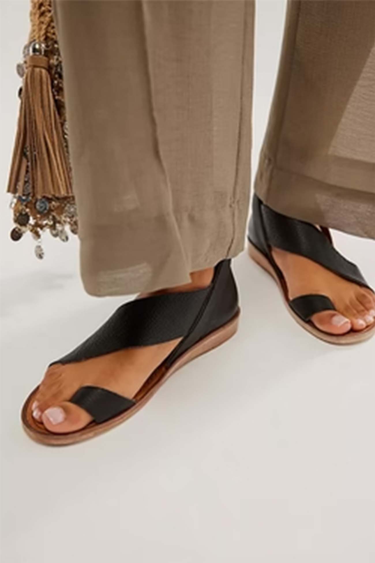 New Fashion Spring Outfit Toe Ring Buckle Strap Flat Sandals