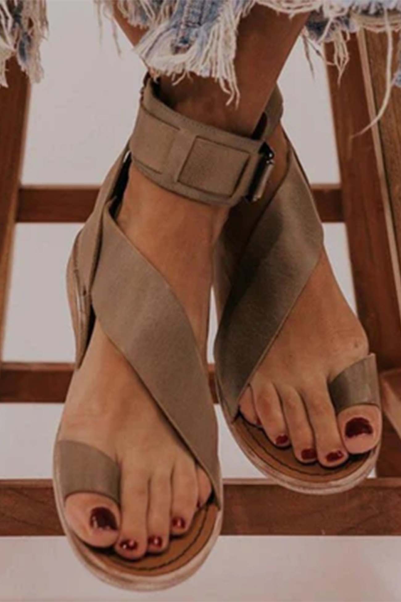 New Fashion Spring Outfit Toe Ring Buckle Strap Flat Sandals