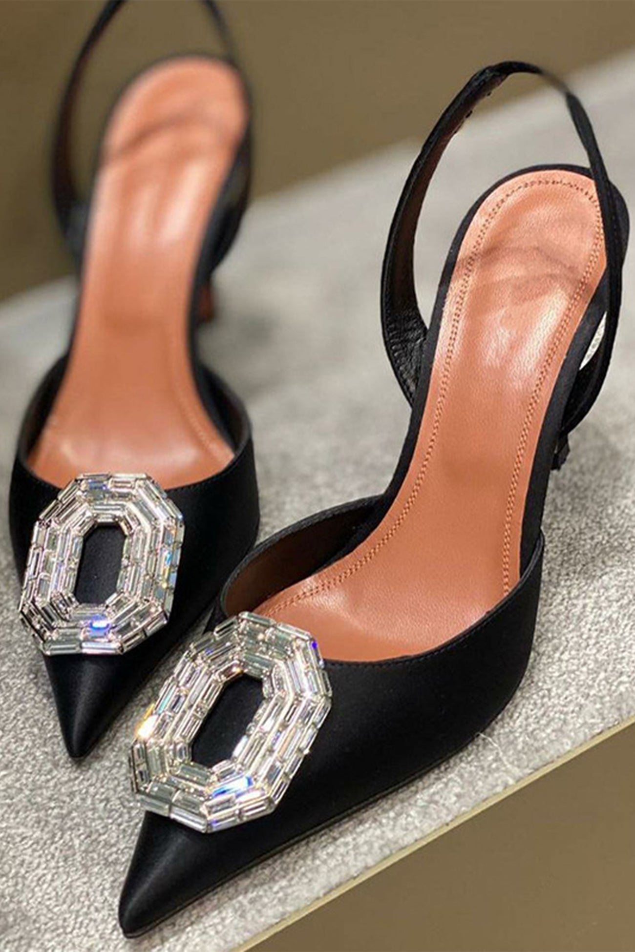 New Fashion Spring Outfit Oval Rhinestone Pointed Toe Heels