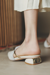 Pointed toe half-cup flat shoes
