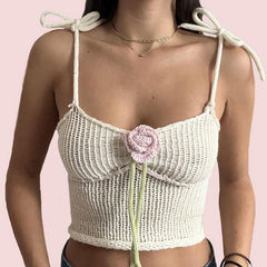 Hübsches kurzes Strick-Tanktop mit 3D-Rosette und Bindeband, Ausschnitt auf der Rückseite und Rollbesatz