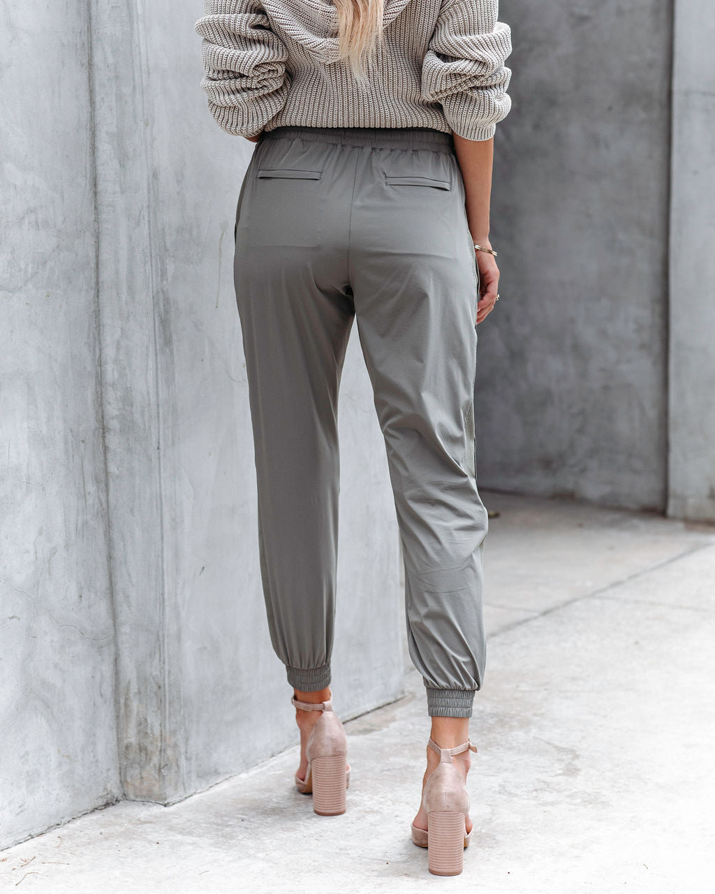 Rhonda Pocketed Lightweight Joggers - Olive