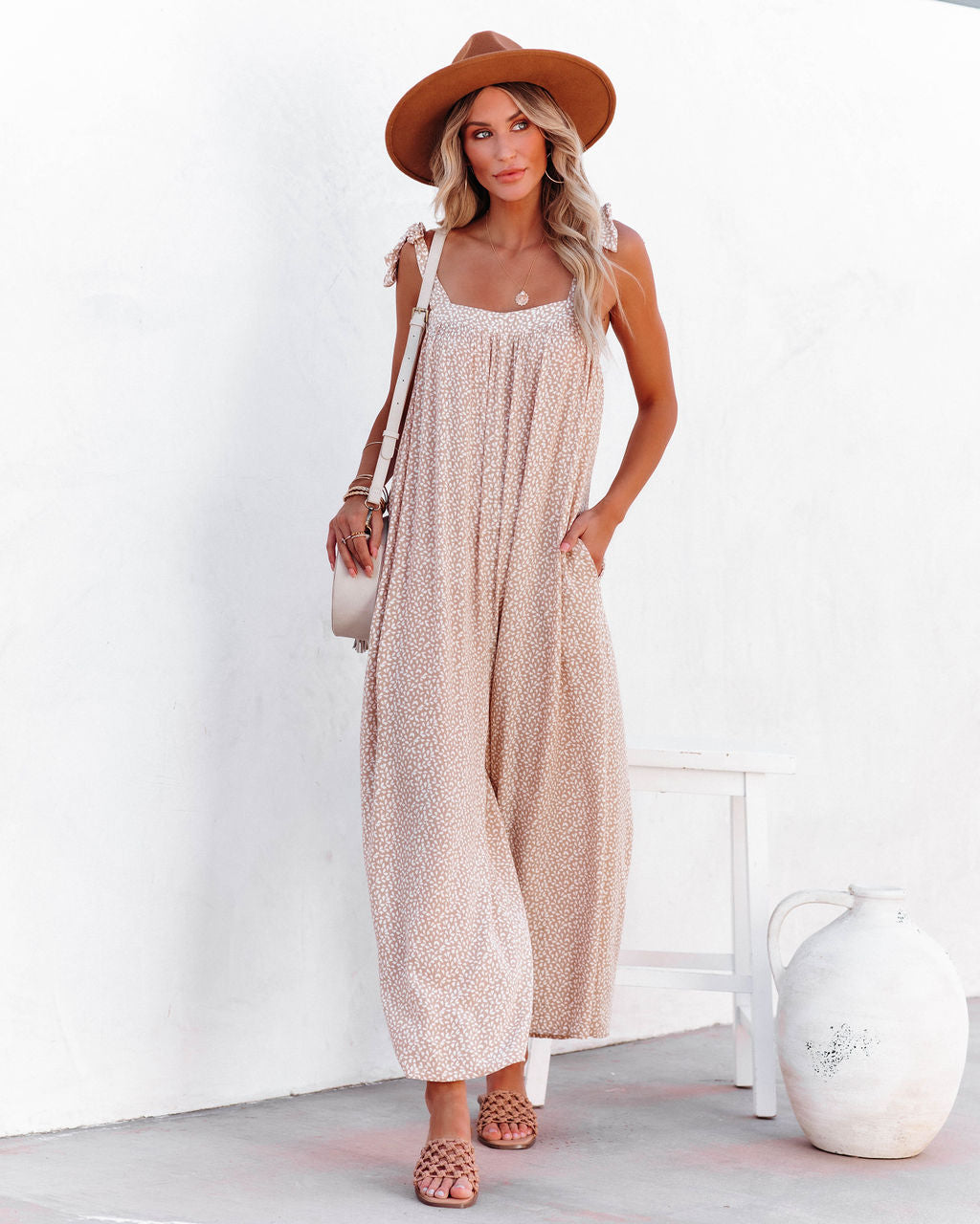 Elisia Jumpsuit mit Taschen und Print und Krawatte - Hellbraun 